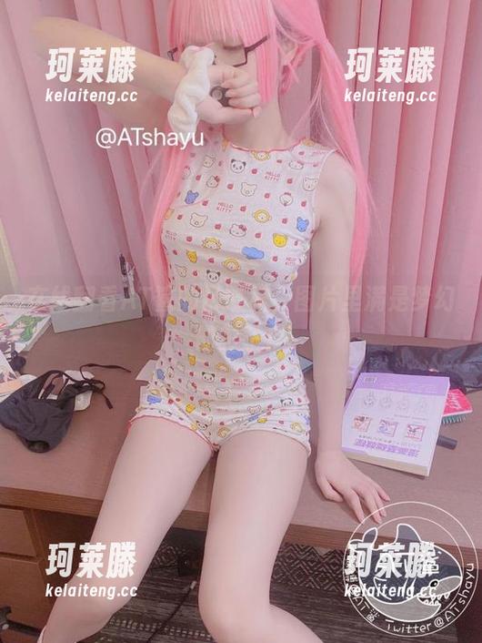 在线翻看AT鲨的吊带裙，图片里满是梦幻的影子！
