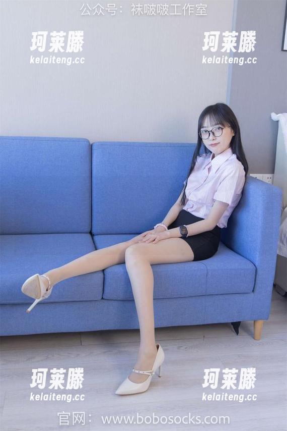 BoBoSocks袜啵啵 - 还是那个芝士的写真集，这次银行制服裤里丝的花絮版，快点更新，让我多瞧瞧！