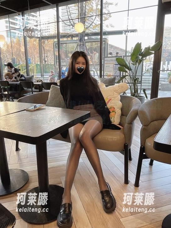 July芝岚 微密圈 - 在线收集July芝岚原图:当然还有那种你们喜欢的丝,来吧!