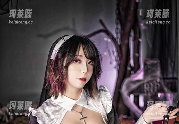 Leah梓未 从Leah梓未的短裙图库,看不一样的俏皮瞬间