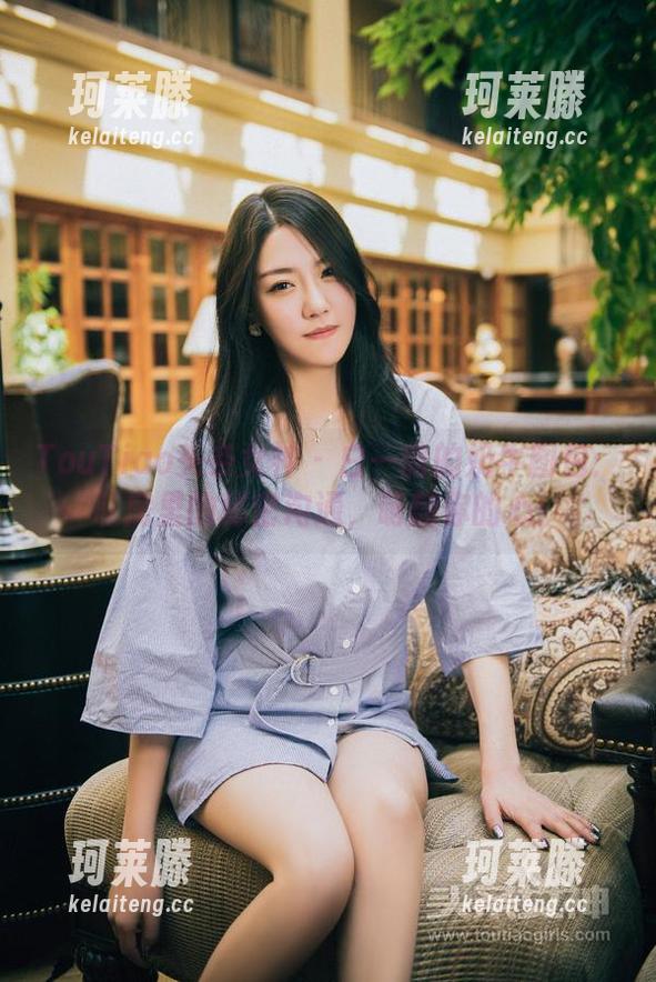 TouTiao头条女神-白一晗 TouTiao头条女神 - 白一晗的奶牛图包:私房里的秘密沟通,萌翻你的心!