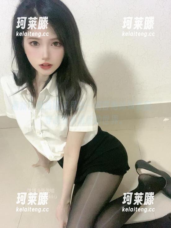 倦倦喵 最新!倦倦喵又甩出一组吉他妹妹套图,穿越到小清新的世界。