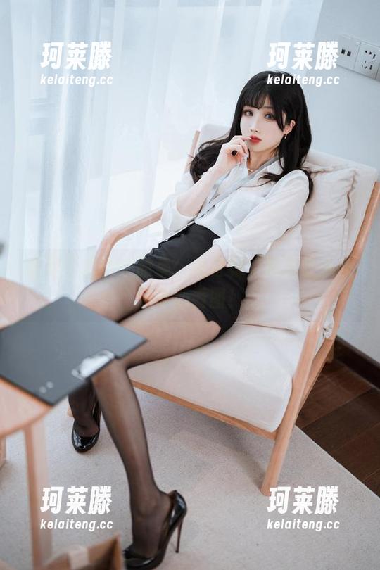 凉凉子泳衣作品集：这身材，简直让人没法专心看图！
