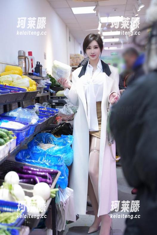 微密圈 - 周妍希黑丝高跟写真：拍拍腿，免费送你一份心动！