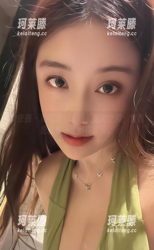 奶雯 微密圈 - 奶雯带你走进美足的世界:套图里的每一步都在说话。