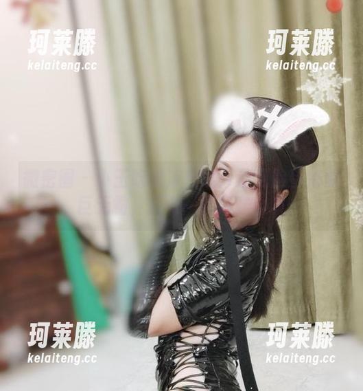 微密圈 - 小玉吃果冻在线：清纯脸蛋搭配巨无霸，别有一番风味合集
