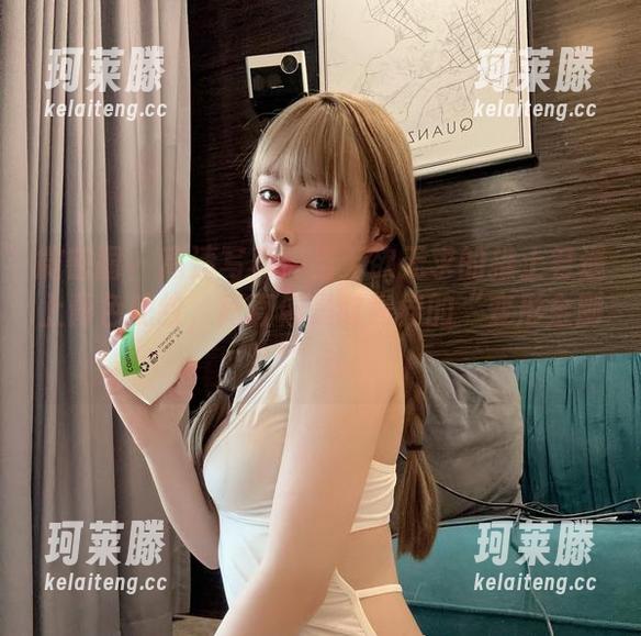 微密圈 - 高清写真：当无欲无求的推土君遇上青色蛇纹，简直像是时尚界的“变形金刚”！