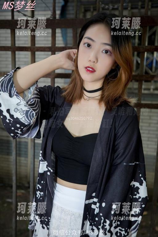 梦丝女神 - 私拍写真新境界：灵唯和她的电喵女神一起闹浴缸！