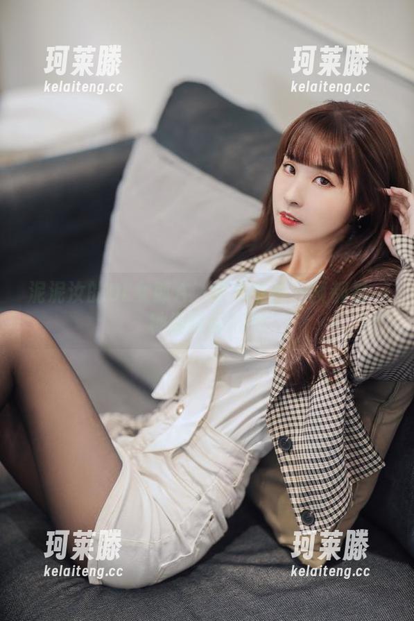 泥泥汝的OL女郎A：图集中每一帧都是一种细腻的期待