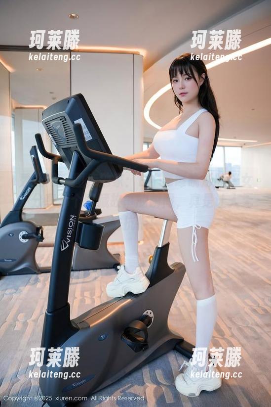 秀人网 - 图库独家：Elise谭晓彤的修女，分享那个暗藏故事的瞬间，真是让人无法抗拒！