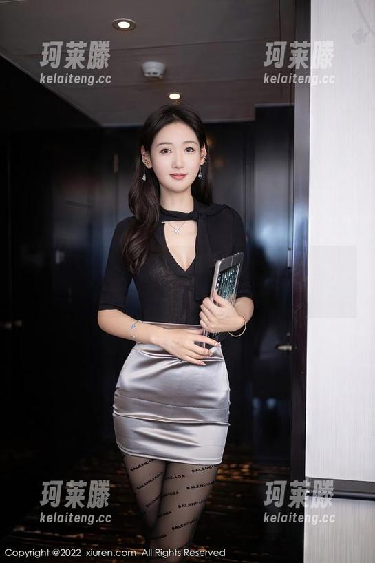 秀人网 - z杯悠悠礼服的高清魅力，原图下的细节让我心跳加速！