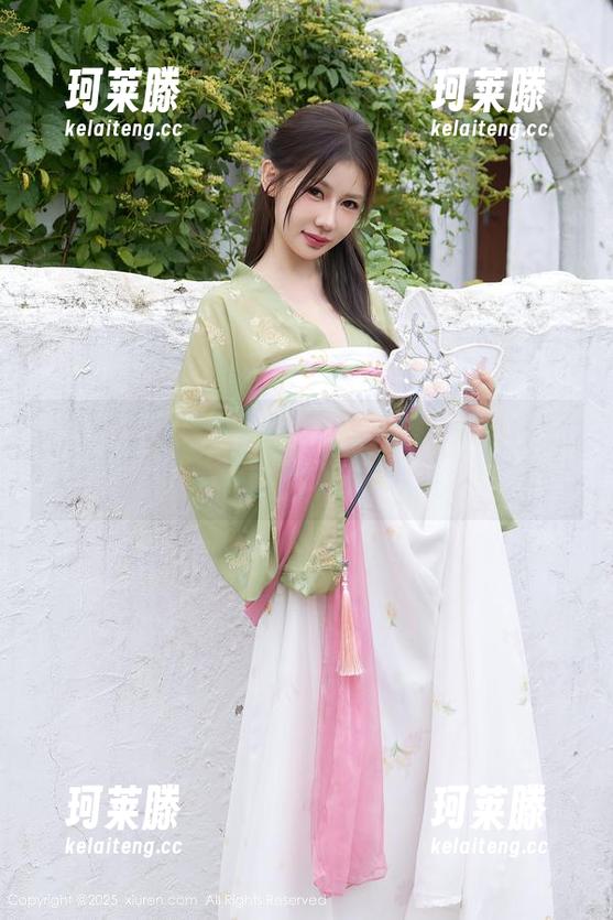 秀人网 - 周井空旅拍美图合集：当美景遇上“人美”，真是一个人间仙境。