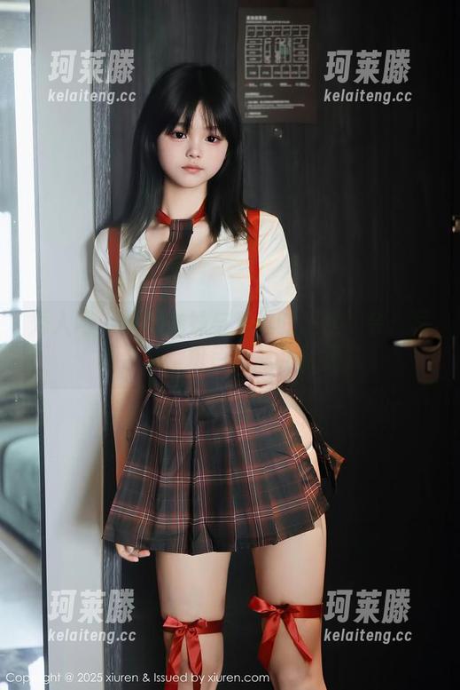 秀人网 - 奶油妹妹与灰丝的浪漫约会：写真合集，粉色气息扑面而来