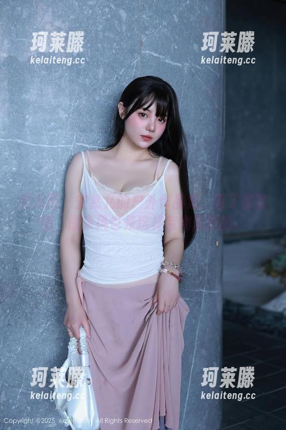 秀人网 - 安然儿的户外作品集：看了你就懂，原来风也是这样亲吻肌肤的。
