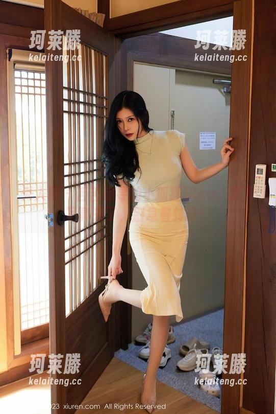 秀人网 - 苦苦追寻的小狐狸Sica：夏天写真来了，别急着转身！