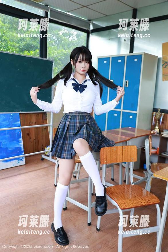 秀人网 - 短裙与阳光：抖娘利世的写真全集下载，让温暖洒满屏幕