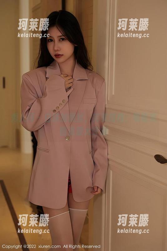 秀人网 - 白沫加黑丝，完美搭档：吸睛美图资源大评测