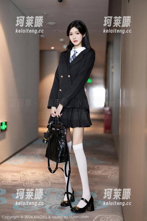 语画界 - 最新图册，小海臀Rena教你穿搭职业装也能有小心思