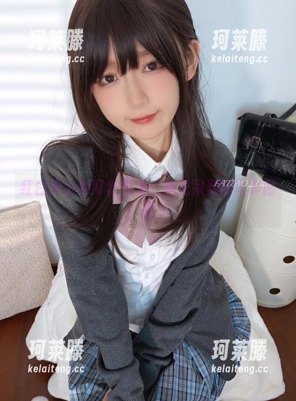 红白护士也可以很呆：迷之呆梨的写真图集