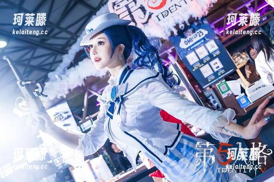 露儿大魔王 套图里的露儿大魔王:红裙COS的背后故事