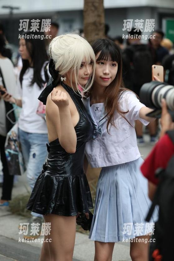 魔镜街拍 - 图集：OL界的黑丝女神，婷婷的工作日常大揭秘