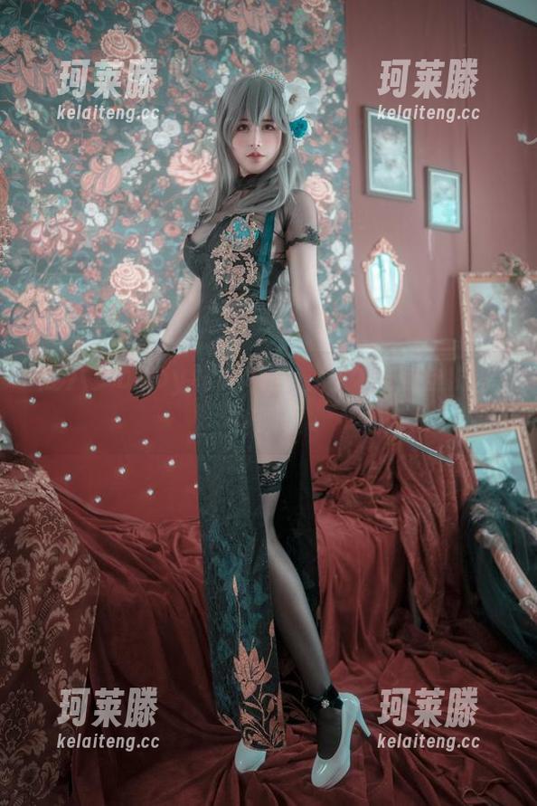 鹿八岁baby私房风情，修女美图里的暧昧瞬间