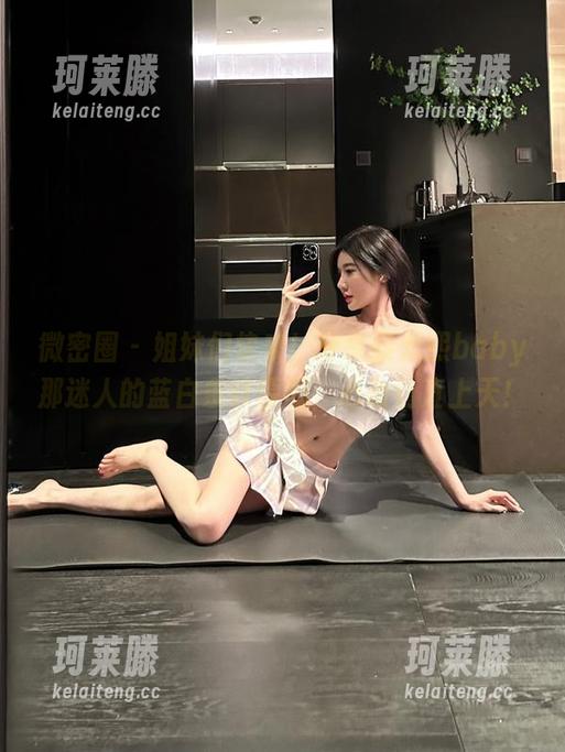微密圈 - 姐妹们快来！分享黎允熙baby那迷人的蓝白条纹原图，心动值直上天！